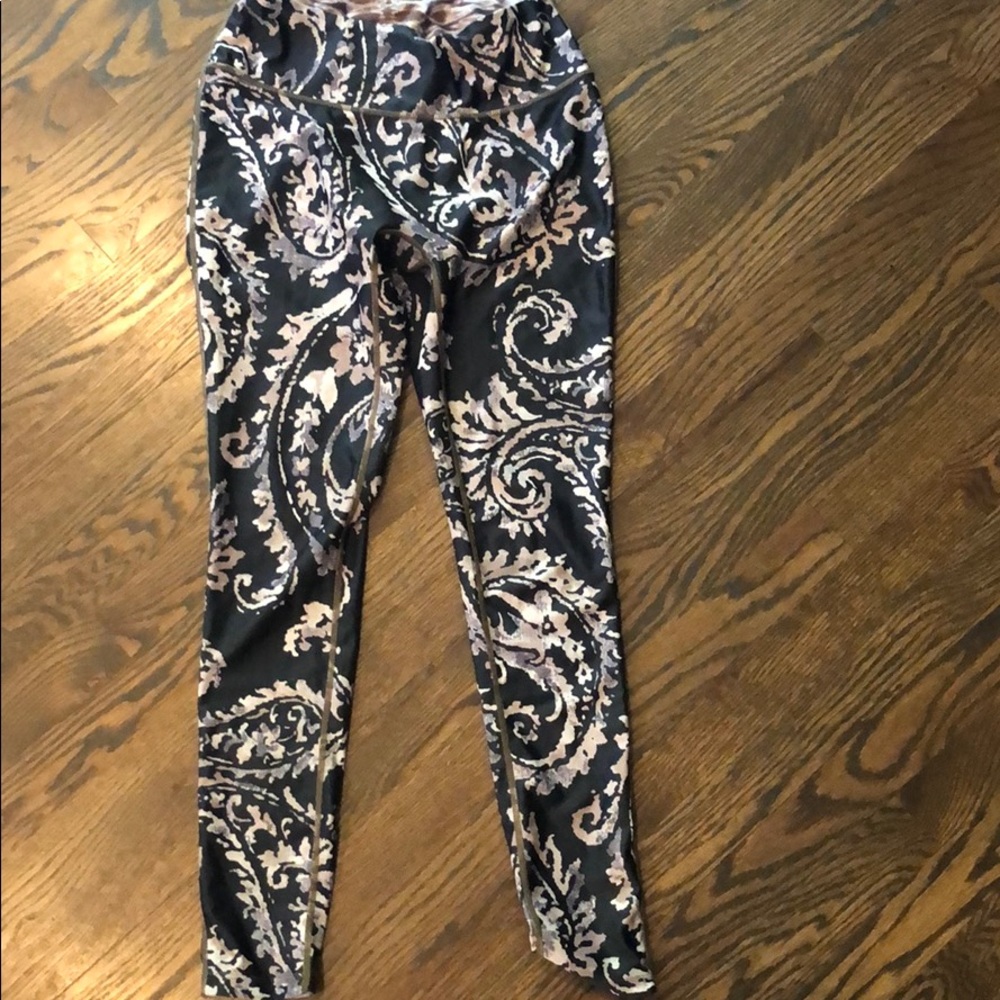 Reversible print leggings
